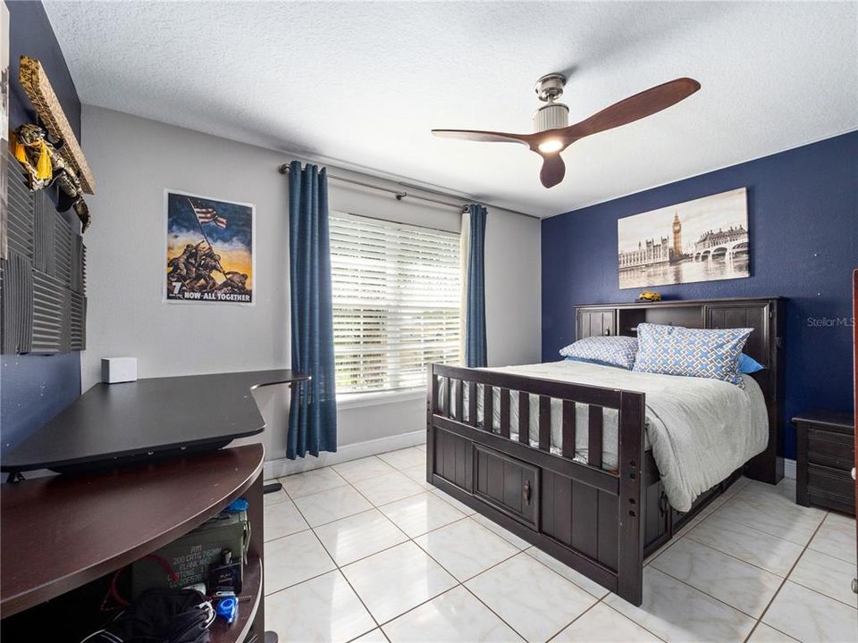 For Sale: $454,000 (5 beds, 3 baths, 2800 Square Feet)