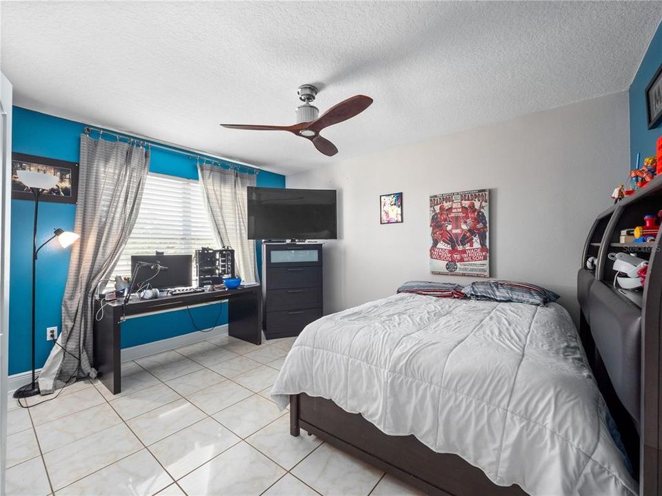 For Sale: $454,000 (5 beds, 3 baths, 2800 Square Feet)