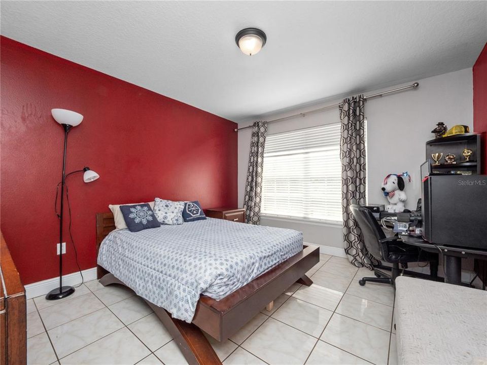 For Sale: $454,000 (5 beds, 3 baths, 2800 Square Feet)