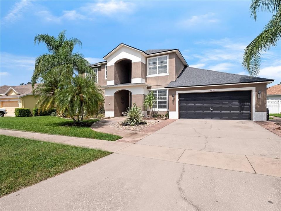 For Sale: $454,000 (5 beds, 3 baths, 2800 Square Feet)