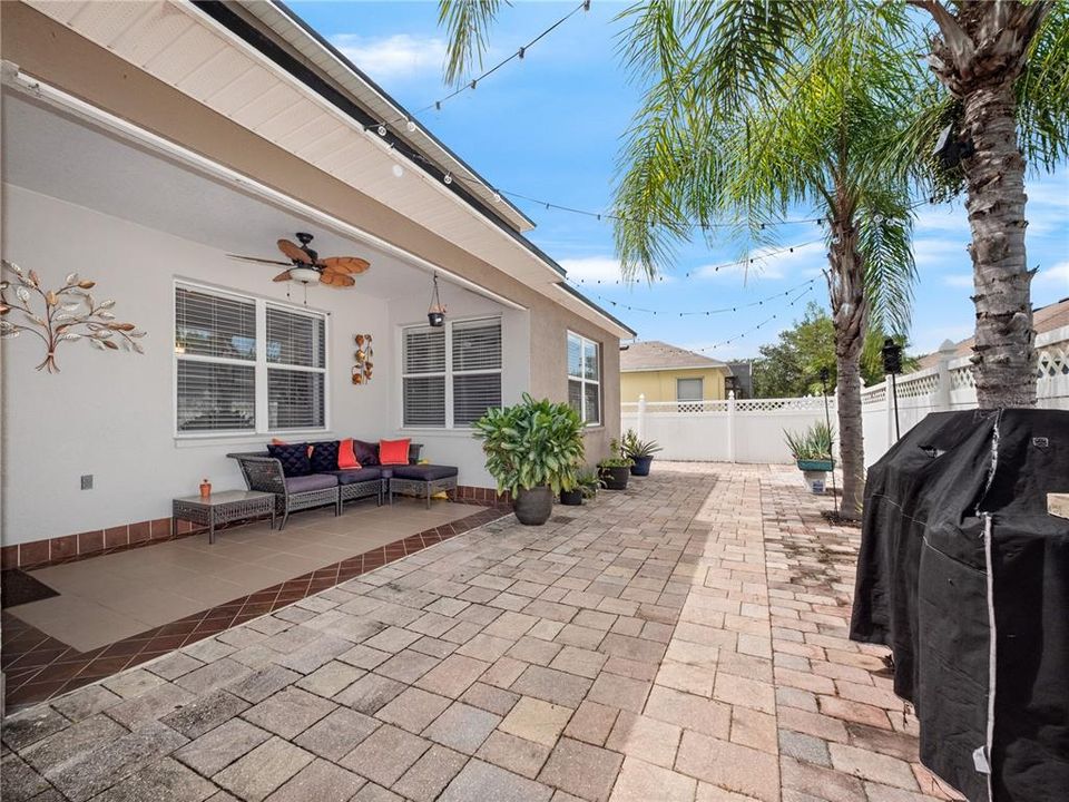 For Sale: $454,000 (5 beds, 3 baths, 2800 Square Feet)