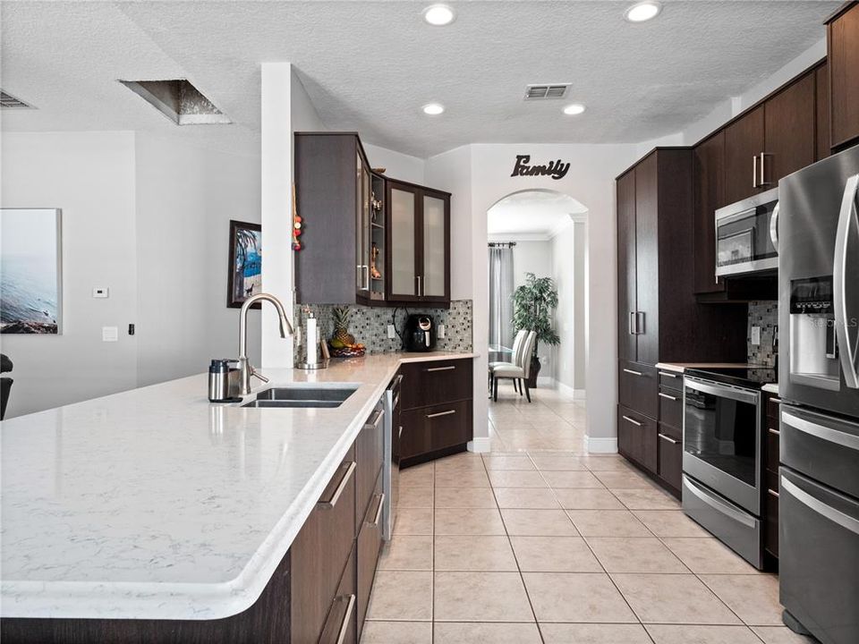 For Sale: $454,000 (5 beds, 3 baths, 2800 Square Feet)