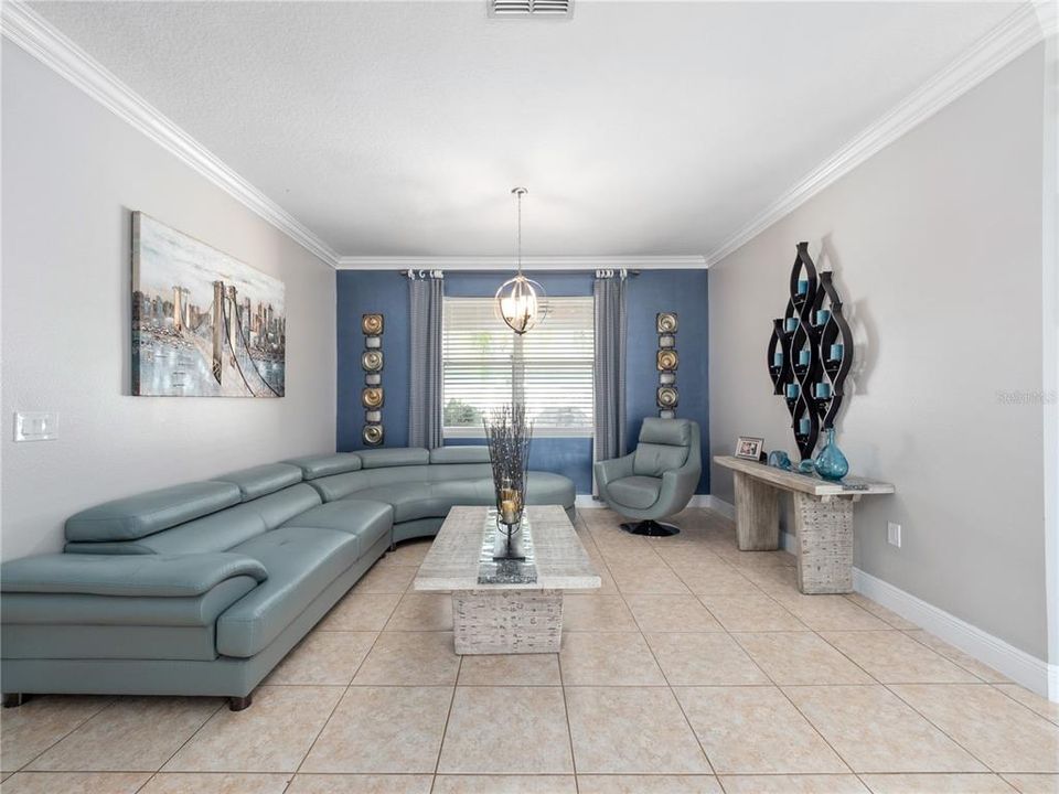 For Sale: $454,000 (5 beds, 3 baths, 2800 Square Feet)