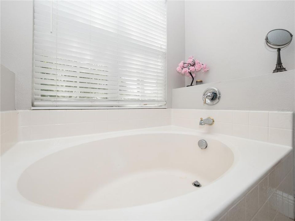 For Sale: $454,000 (5 beds, 3 baths, 2800 Square Feet)