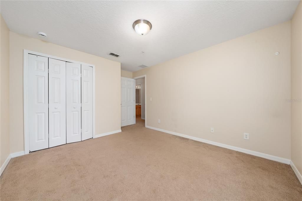 Activo con contrato: $2,150 (3 camas, 2 baños, 1759 Pies cuadrados)