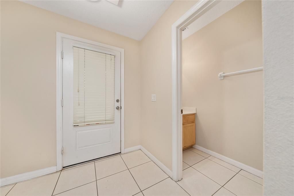 Activo con contrato: $2,150 (3 camas, 2 baños, 1759 Pies cuadrados)