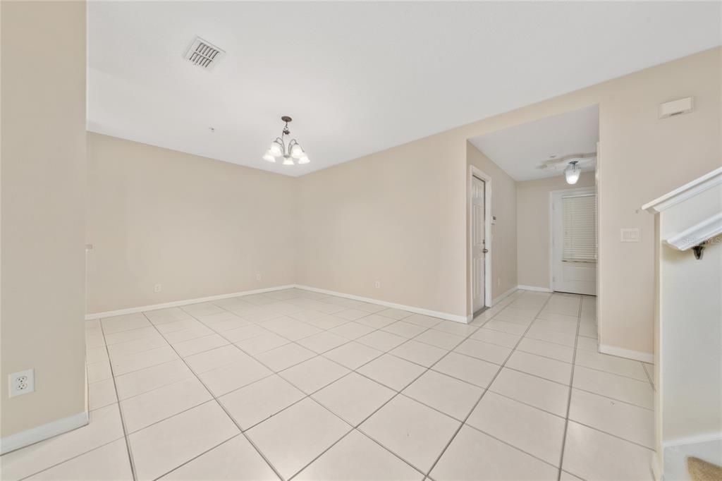 Activo con contrato: $2,150 (3 camas, 2 baños, 1759 Pies cuadrados)