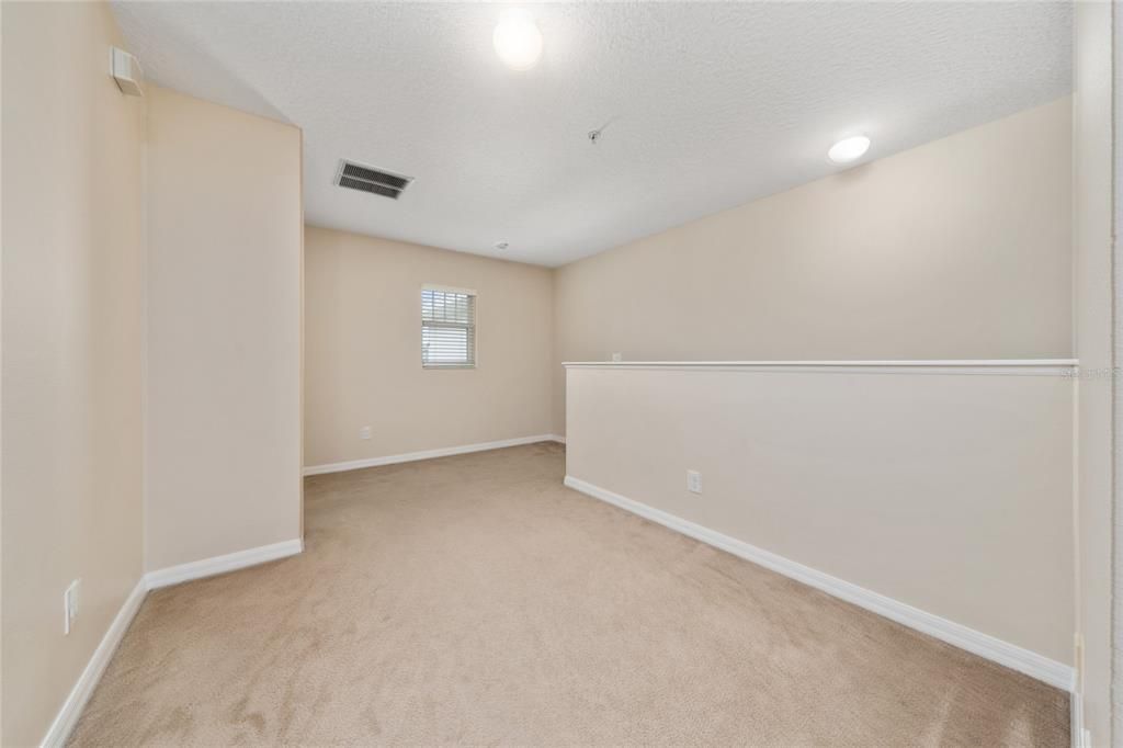 Activo con contrato: $2,150 (3 camas, 2 baños, 1759 Pies cuadrados)