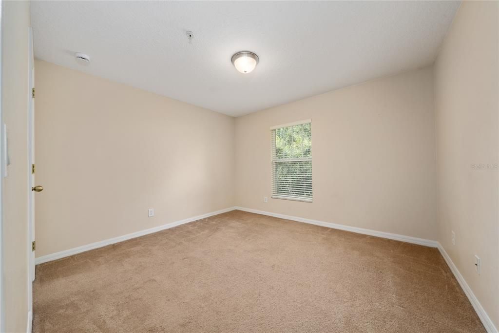 Activo con contrato: $2,150 (3 camas, 2 baños, 1759 Pies cuadrados)