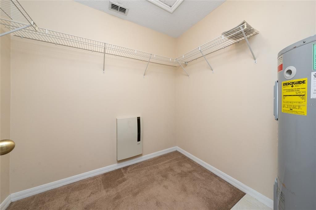 Activo con contrato: $2,150 (3 camas, 2 baños, 1759 Pies cuadrados)