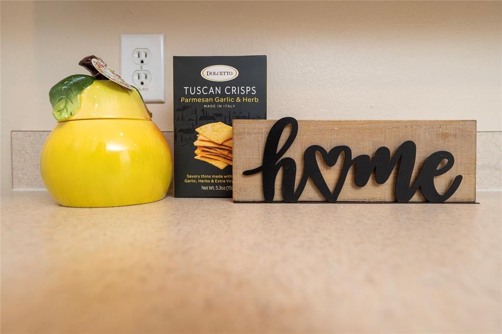 Activo con contrato: $2,150 (3 camas, 2 baños, 1759 Pies cuadrados)