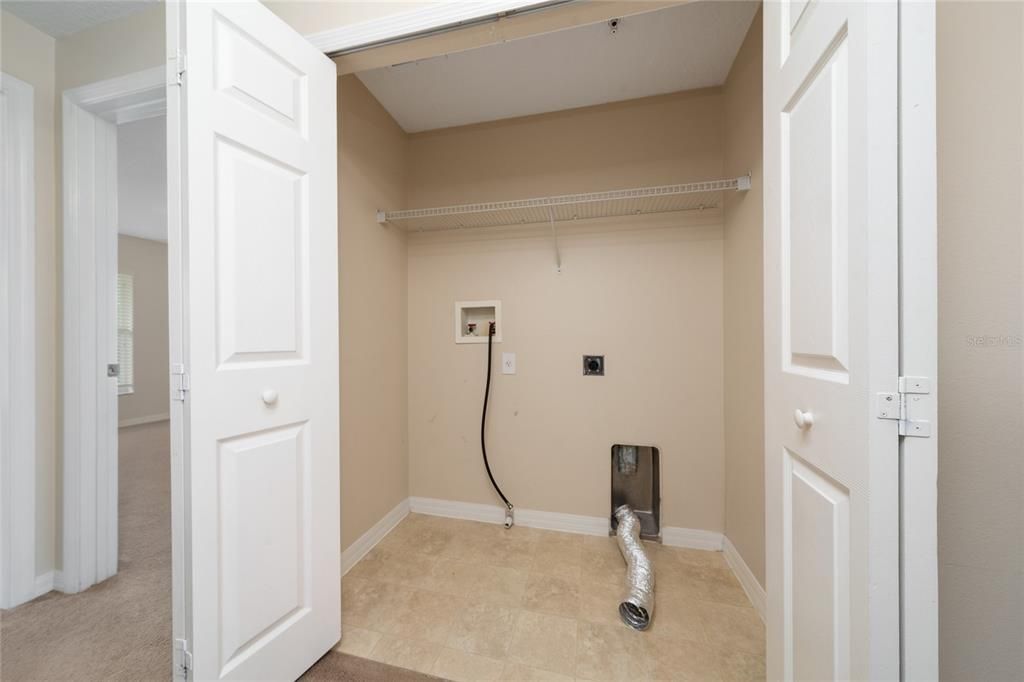 Activo con contrato: $2,150 (3 camas, 2 baños, 1759 Pies cuadrados)