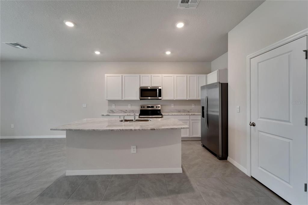 For Rent: $2,550 (3 beds, 2 baths, 1674 Square Feet)