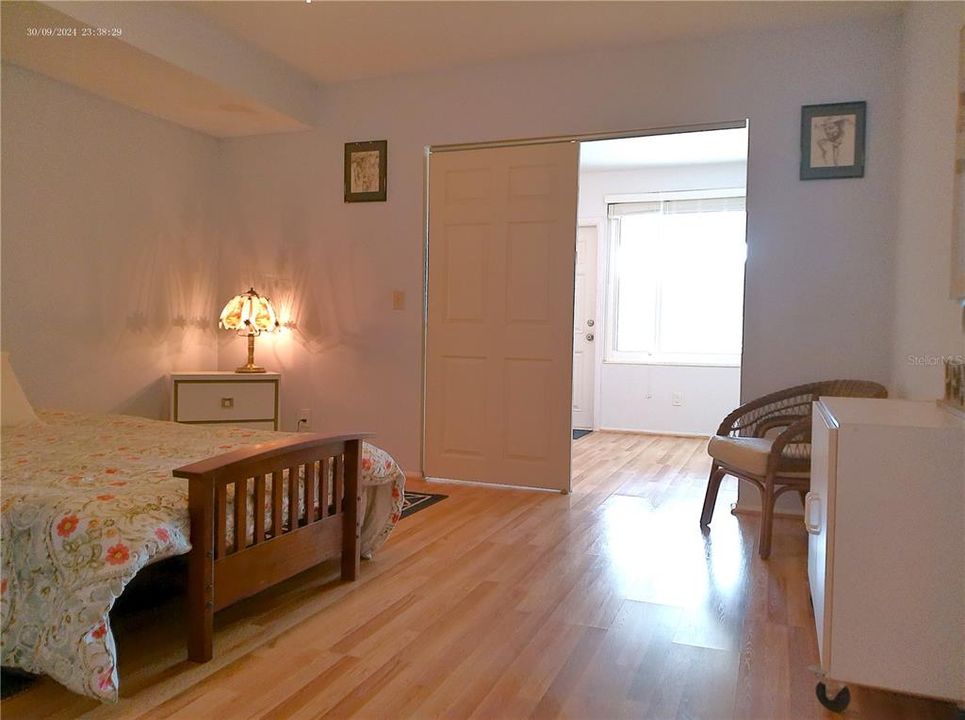 待售: $125,000 (1 贝兹, 1 浴室, 735 平方英尺)