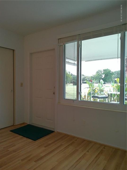 待售: $125,000 (1 贝兹, 1 浴室, 735 平方英尺)