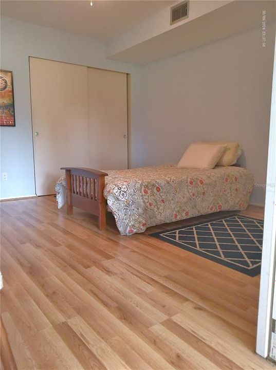 待售: $125,000 (1 贝兹, 1 浴室, 735 平方英尺)