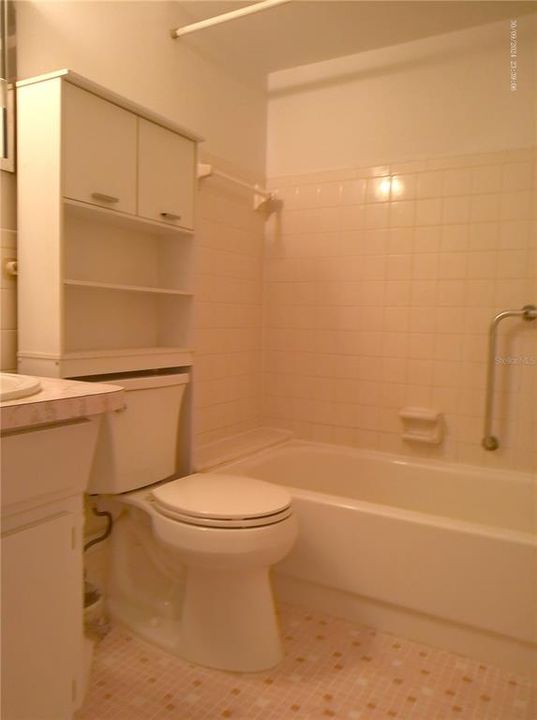 待售: $125,000 (1 贝兹, 1 浴室, 735 平方英尺)