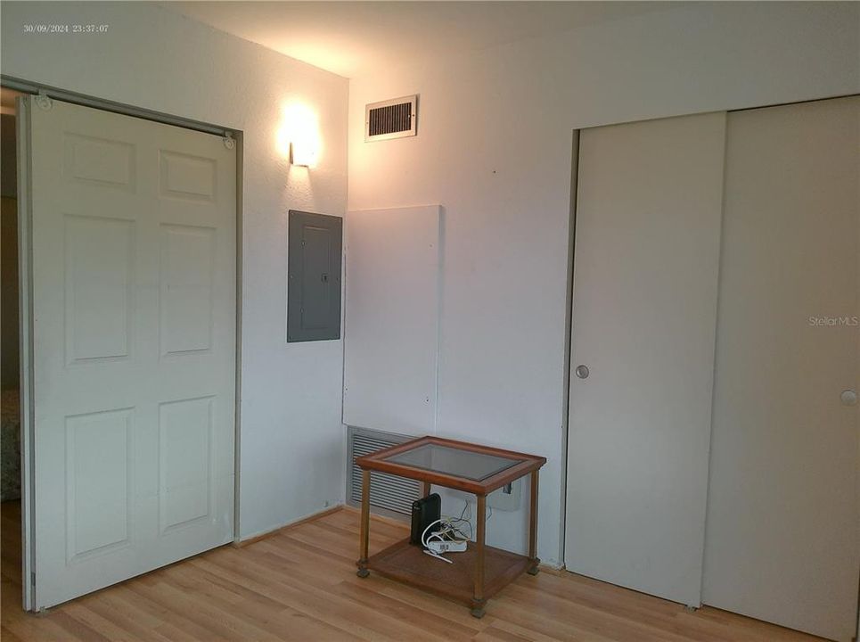 待售: $125,000 (1 贝兹, 1 浴室, 735 平方英尺)