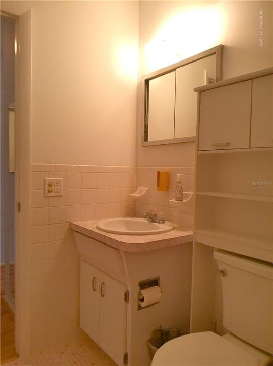 待售: $125,000 (1 贝兹, 1 浴室, 735 平方英尺)