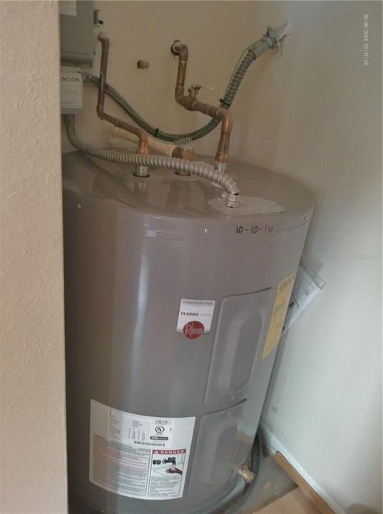 待售: $125,000 (1 贝兹, 1 浴室, 735 平方英尺)