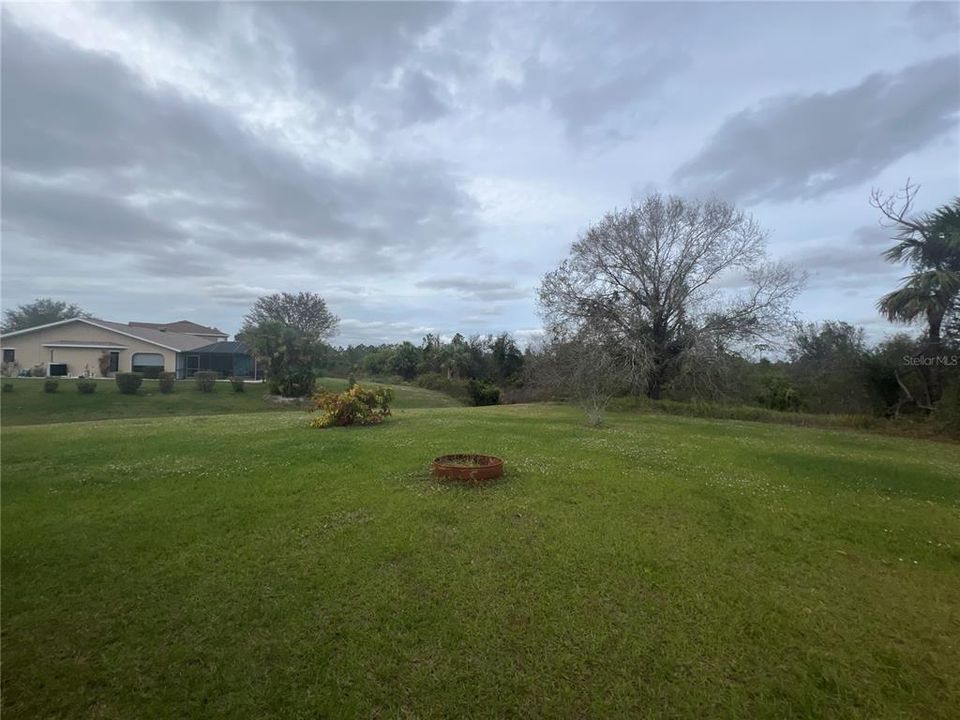 For Rent: $2,000 (4 beds, 2 baths, 1828 Square Feet)