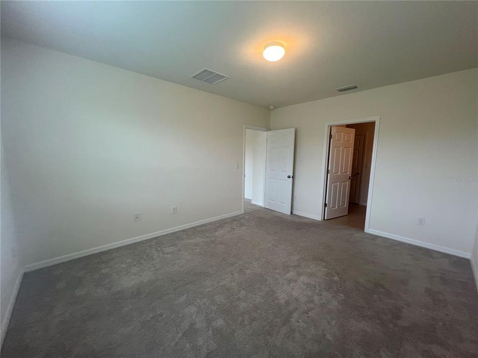 For Rent: $2,000 (4 beds, 2 baths, 1828 Square Feet)