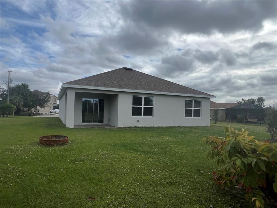 For Rent: $2,000 (4 beds, 2 baths, 1828 Square Feet)