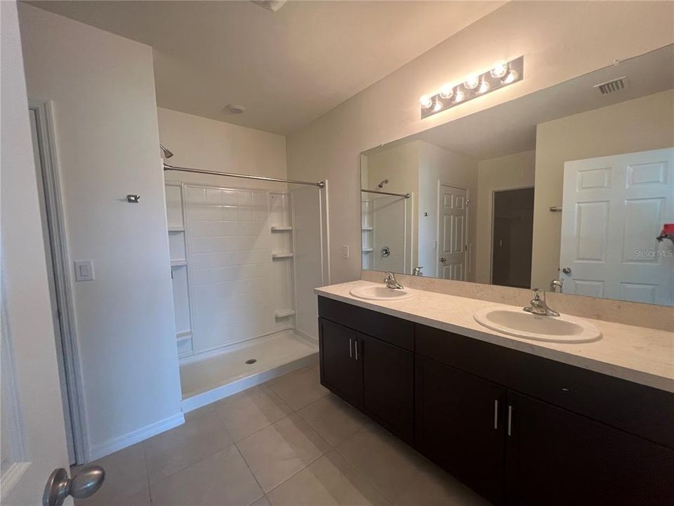 For Rent: $2,000 (4 beds, 2 baths, 1828 Square Feet)