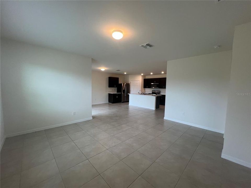 For Rent: $2,000 (4 beds, 2 baths, 1828 Square Feet)