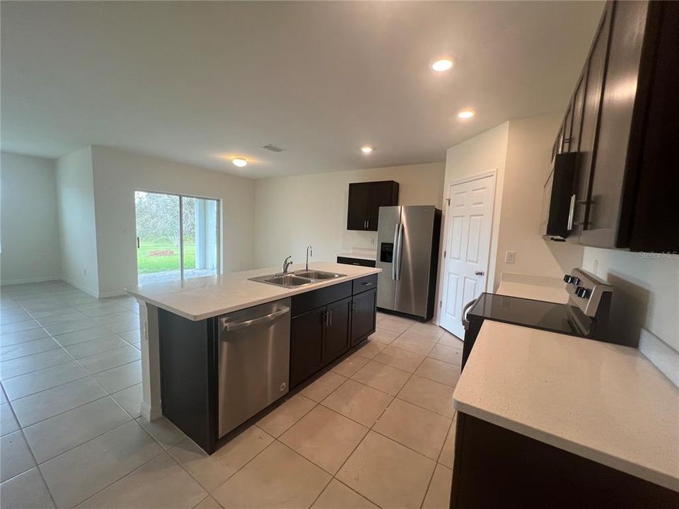 For Rent: $2,000 (4 beds, 2 baths, 1828 Square Feet)