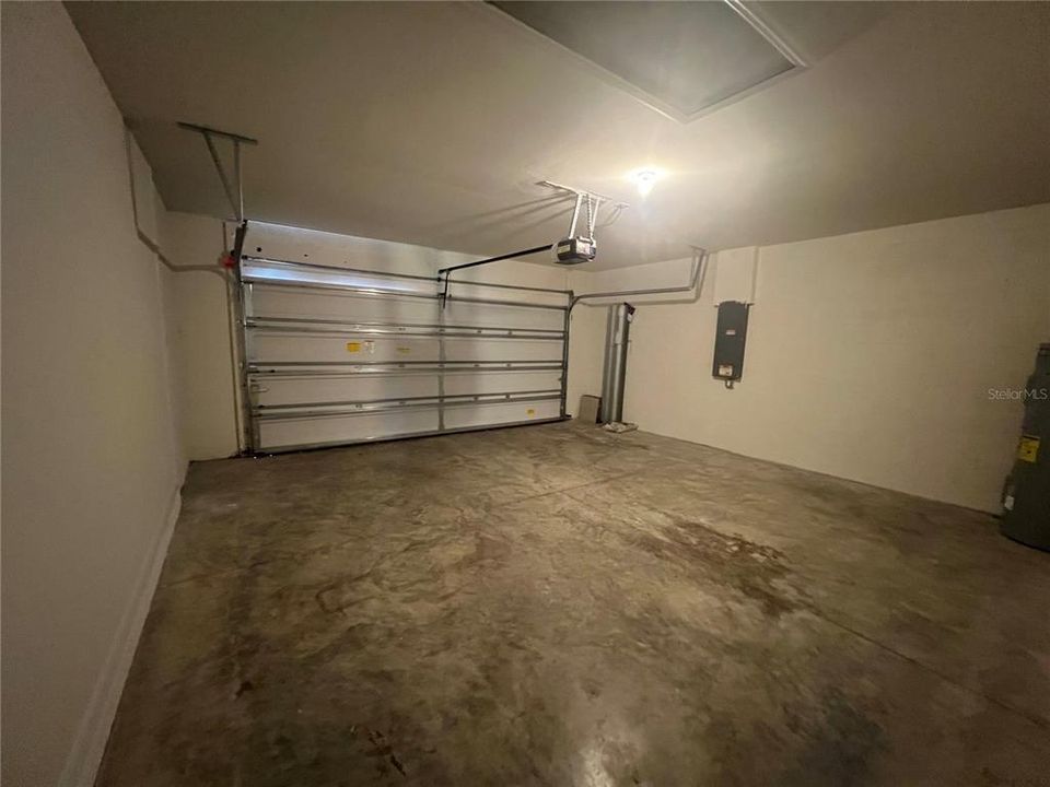 For Rent: $2,000 (4 beds, 2 baths, 1828 Square Feet)