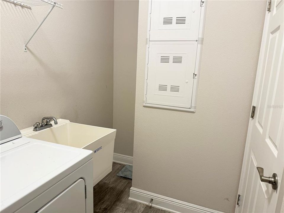 待售: $415,000 (3 贝兹, 2 浴室, 1713 平方英尺)