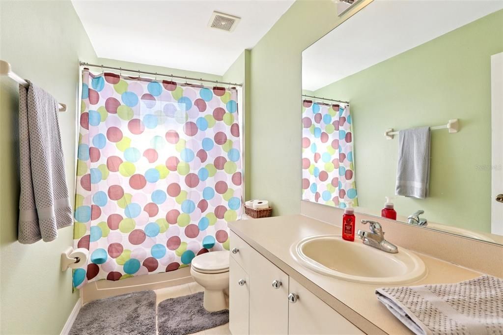 合同活跃: $429,900 (3 贝兹, 3 浴室, 2208 平方英尺)