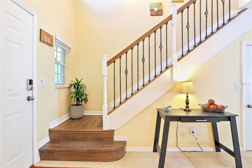 合同活跃: $429,900 (3 贝兹, 3 浴室, 2208 平方英尺)