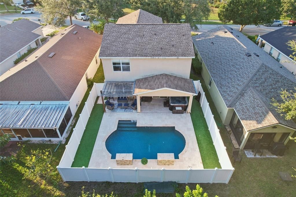 合同活跃: $429,900 (3 贝兹, 3 浴室, 2208 平方英尺)