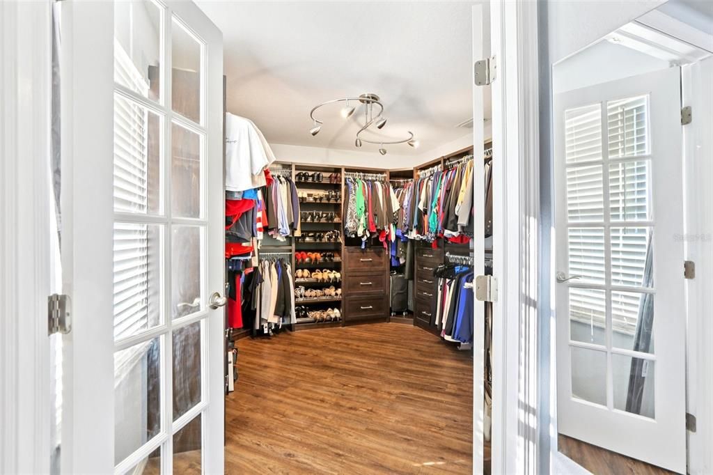 合同活跃: $429,900 (3 贝兹, 3 浴室, 2208 平方英尺)