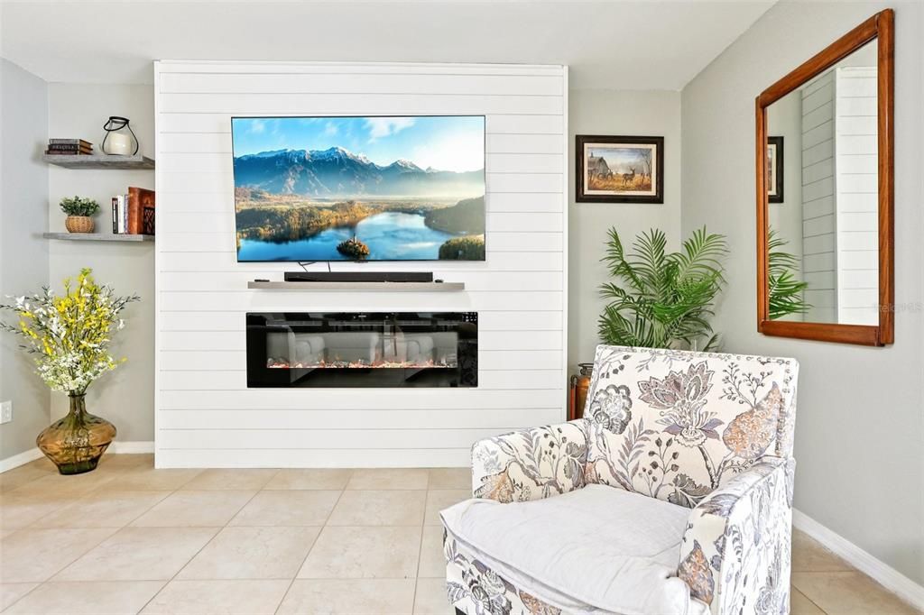 合同活跃: $429,900 (3 贝兹, 3 浴室, 2208 平方英尺)