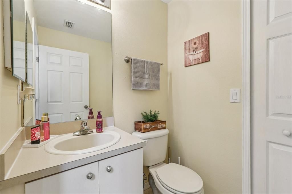 合同活跃: $429,900 (3 贝兹, 3 浴室, 2208 平方英尺)