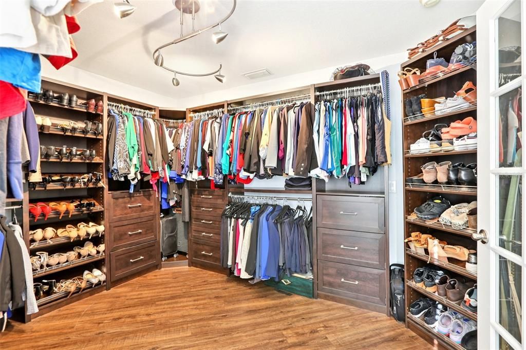 合同活跃: $429,900 (3 贝兹, 3 浴室, 2208 平方英尺)