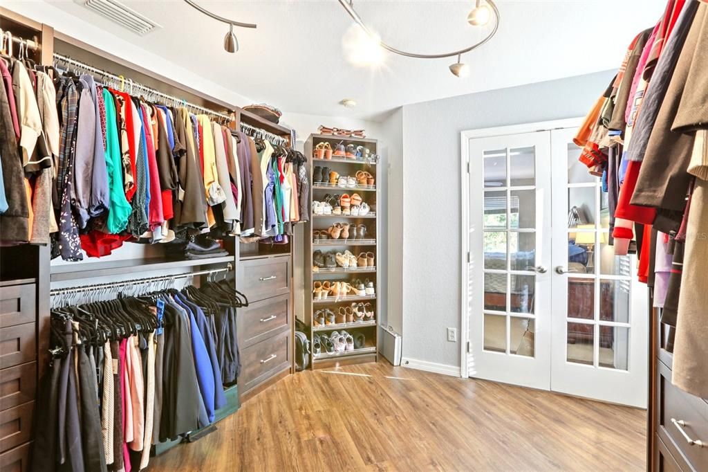 合同活跃: $429,900 (3 贝兹, 3 浴室, 2208 平方英尺)