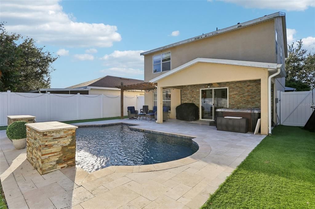 合同活跃: $429,900 (3 贝兹, 3 浴室, 2208 平方英尺)