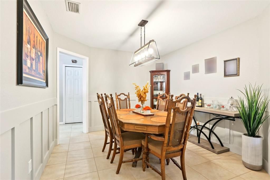 合同活跃: $429,900 (3 贝兹, 3 浴室, 2208 平方英尺)