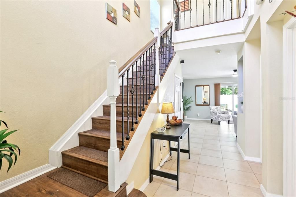 合同活跃: $429,900 (3 贝兹, 3 浴室, 2208 平方英尺)