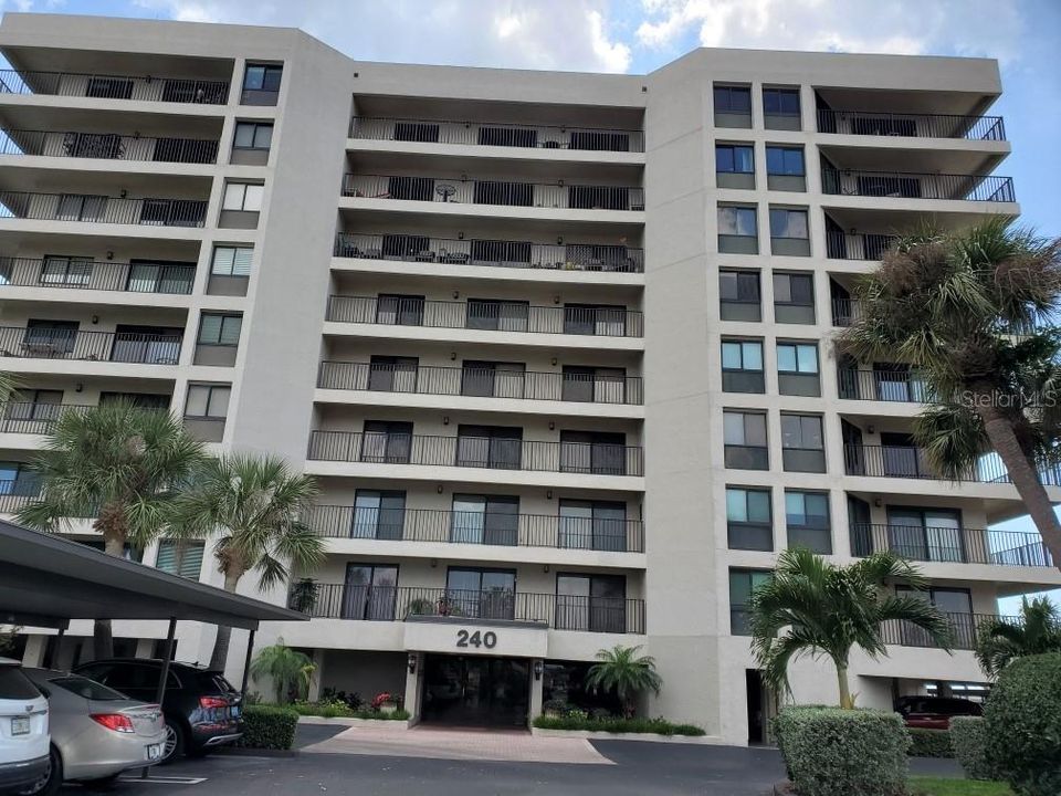 For Sale: $680,000 (2 beds, 2 baths, 1100 Square Feet)