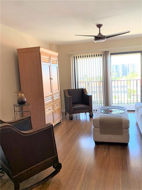 For Sale: $680,000 (2 beds, 2 baths, 1100 Square Feet)