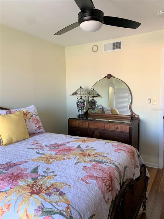 For Sale: $680,000 (2 beds, 2 baths, 1100 Square Feet)