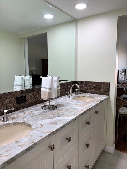 For Sale: $680,000 (2 beds, 2 baths, 1100 Square Feet)