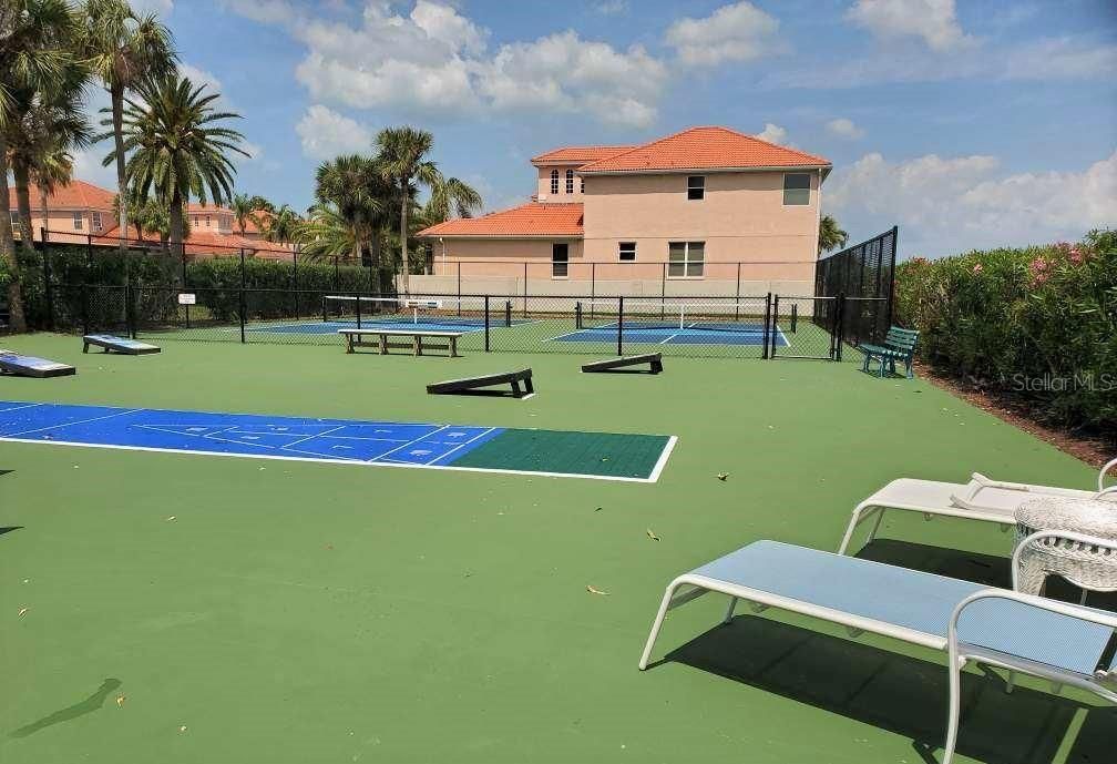 For Sale: $680,000 (2 beds, 2 baths, 1100 Square Feet)