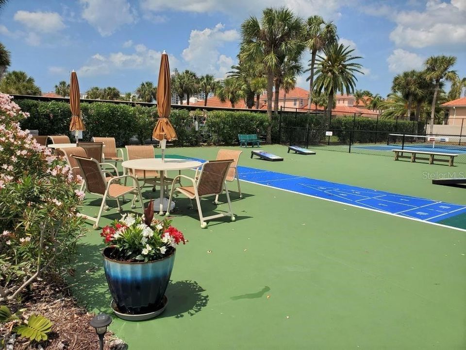 For Sale: $680,000 (2 beds, 2 baths, 1100 Square Feet)