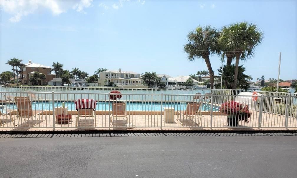 For Sale: $680,000 (2 beds, 2 baths, 1100 Square Feet)